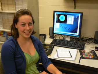 Amanda Gurnon running a Fluent simulation of conduction in a tube packed with spheres